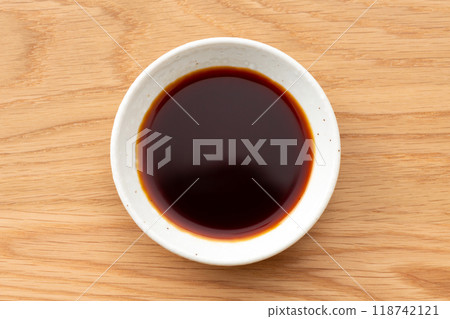 dark soy sauce 118742121