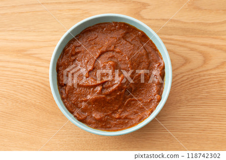 Demiglas sauce 118742302