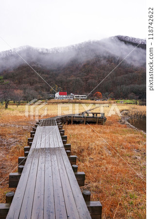 Foggy Lake Haruna (Harunakomachi, Takasaki City, Gunma Prefecture) Foggy Lake Haruna (Harunakomachi, Takasaki City, Gunma Prefecture) 118742622