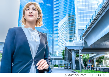 Blonde freelance woman Blonde freelance woman 118743188