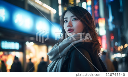 woman walking in the city at night 118745340