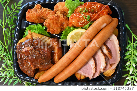 Hors d'oeuvres with plenty of meat 118745387