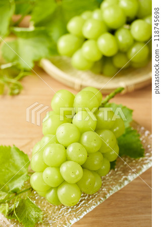 閃耀馬斯喀特盛在玻璃碗中 118745698