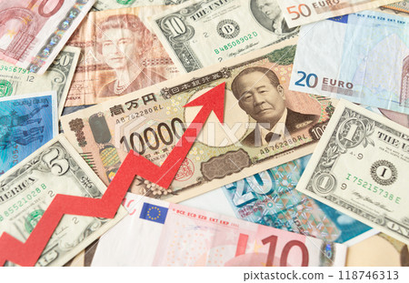 Banknotes and upward-sloping arrows Foreign currency and Japanese yen Banknotes US dollar Euro banknotes Banknotes and upward-sloping arrows Foreign currency and Japanese yen Banknotes US dollar Euro banknotes 118746313