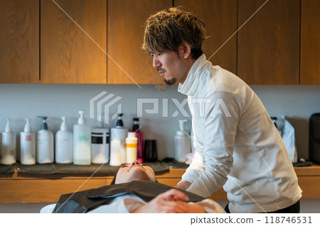 hairdressing salon, beautician, beauty artist 118746531