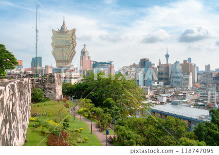 Mount Fortress and cityscape in Macau 118747095