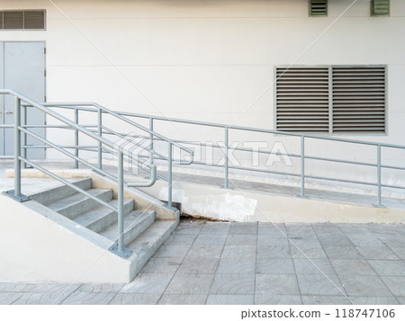 The concrete ramp for vehicles carrying equipment. The concrete ramp for vehicles carrying equipment. 118747106
