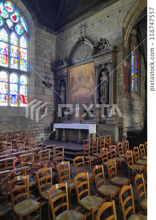 The Retable of the Rosary in the Church of Saint-Herle, Douarnenez 118747557