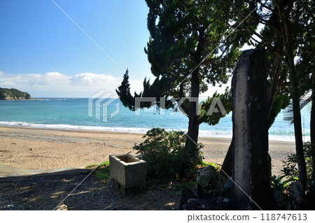 Senri Oji ruins (Monument to Emperor Kazan's poem, overlooking Senri Coast) [Minabe Town, Wakayama Prefecture] 118747613