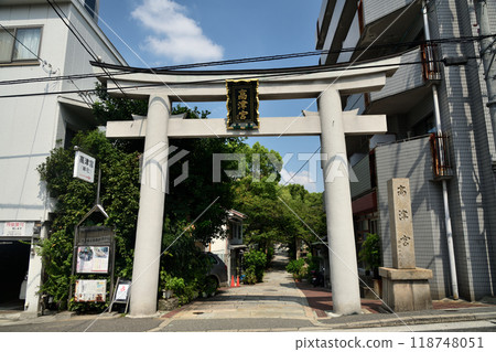 Takatsu Shrine and Takatsu Shrine (Omoteyama Trail entrance) [Chuo-ku, Osaka City, Osaka Prefecture] 118748051