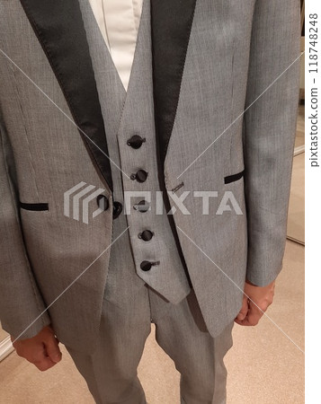 穿著燕尾服的男人，男人的上半身，上半身，燕尾服 118748248