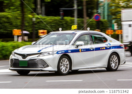 Private taxi 118751342