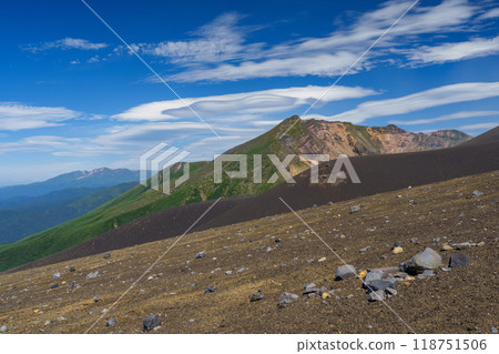 Mt. Biei seen from the Tokachi mountain trail; Climbing one of the 100 famous mountains; Hokkaido's spectacular scenery 118751506