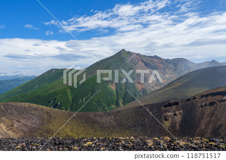 Mt. Biei seen from the Tokachi mountain trail; Climbing one of the 100 famous mountains; Hokkaido's spectacular scenery 118751517