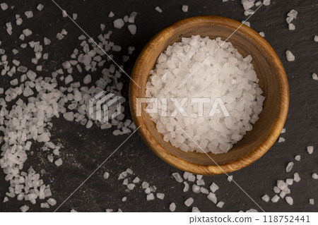 coarse ground white sea salt 118752441