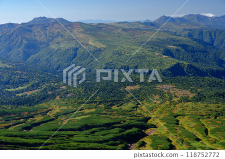 Climbing Mount Asahidake, one of the 100 famous mountains in Japan - View of autumn foliage in the direction of Mount Tokachi from the Asahidake hiking trail in the Daisetsuzan mountains 118752772