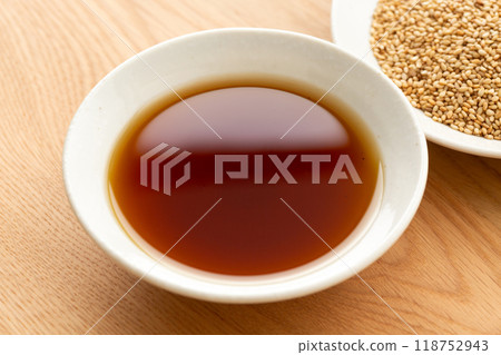 芝麻油和白芝麻 118752943