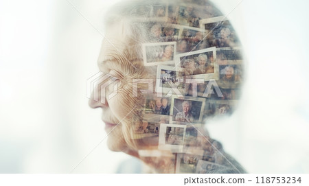 老婦人回憶起她一生的記憶片段 老婦人回憶起她一生的記憶片段 118753234