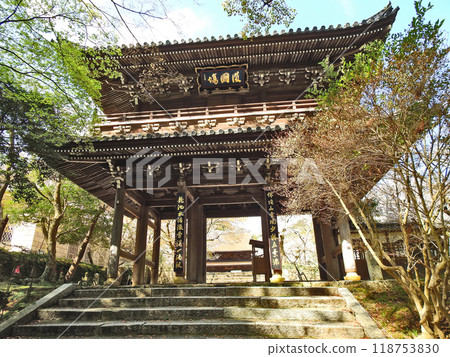 The gate of Kozanji, a sightseeing spot in Shimonoseki City The gate of Kozanji, a sightseeing spot in Shimonoseki City 118753830