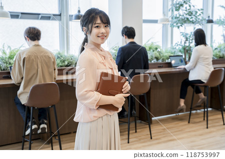 女商人辦公室 女商人辦公室 118753997