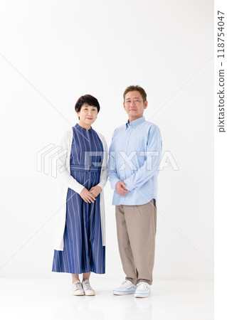 Senior couple portrait full body 118754047