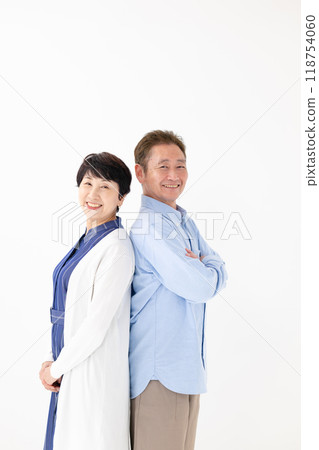 Senior couple portrait 118754060