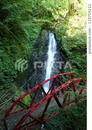 沿著天瀧溪谷的山路前進【國定公園與森林浴森林100選】/兵庫縣養父市大屋町木筏 沿著天瀧溪谷的山路前進【國定公園與森林浴森林100選】/兵庫縣養父市大屋町木筏 118754212