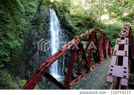 沿著天瀧溪谷的山路前進【國定公園與森林浴森林100選】/兵庫縣養父市大屋町木筏 118754215