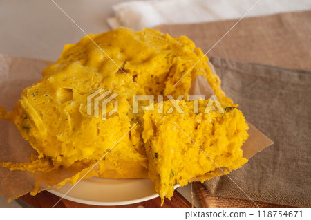 Steamed pumpkin cake 118754671