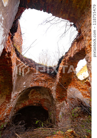 The old ruins of the collapsed walls with gates and windows Staroselskiy castle in Stare Selo in the Lviv region in Ukraine 118755479