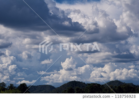 Summer cumulonimbus clouds and blue skies in Japan 118756928