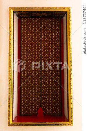 pattern on the window in thai temple 118757464