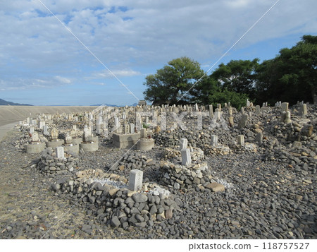 Nagasaki Burial Site, Sanagishima Island, Kagawa Prefecture 118757527