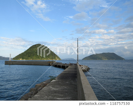 Kojima and Takamijima Islands as seen from Sanagi Island, Kagawa Prefecture 118757530
