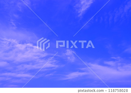 藍天上的雲（背景素材） 118758028