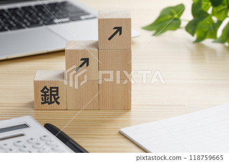 A building block with a silver up arrow on it 118759665