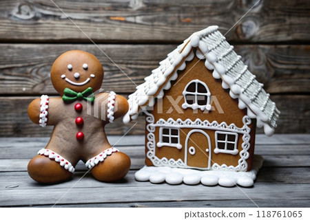 Gingerbread house decorated with colorful candies Gingerbread house decorated with colorful candies 118761065