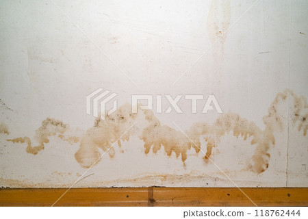 Flooding rainwater or floor heating systems, causing damage, peeling paint and mildew 118762444