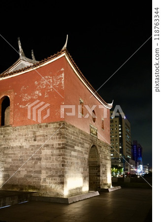 Taipei City North Gate "Cheng'en Gate" illuminated (Zhongzheng District, Taipei City, Taiwan) Taipei City North Gate "Cheng'en Gate" illuminated (Zhongzheng District, Taipei City, Taiwan) 118763344