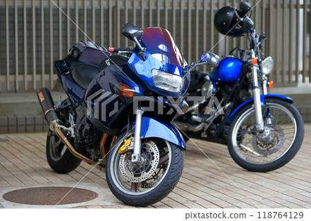 停放的摩托車影像 停放的摩托車影像 118764129