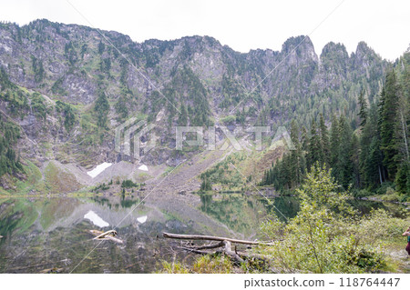 Stunning views of Lake 22 on a cloudy day in Washington State. Stunning views of Lake 22 on a cloudy day in Washington State. 118764447