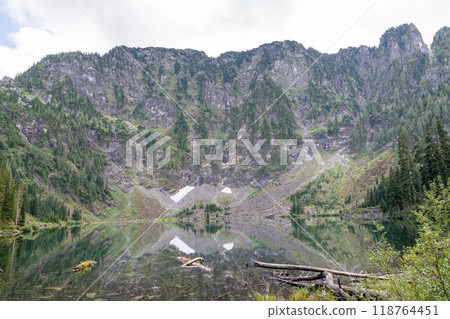 Stunning views of Lake 22 on a cloudy day in Washington State. Stunning views of Lake 22 on a cloudy day in Washington State. 118764451