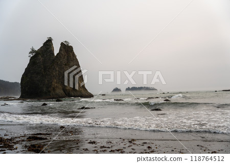 A beautiful view of Split Rock at Rialto Beach on a cloudy day. A beautiful view of Split Rock at Rialto Beach on a cloudy day. 118764512