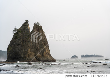 A beautiful view of Split Rock at Rialto Beach on a cloudy day. A beautiful view of Split Rock at Rialto Beach on a cloudy day. 118764514