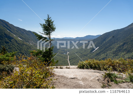 A beautiful view of mountains in White Mountain National Forest. 118764613