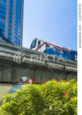 在泰國曼谷運行的空中列車 / 泰國曼谷 在泰國曼谷運行的空中列車 / 泰國曼谷 118765050
