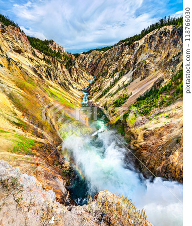 Brink of Upper Falls of the Yellowstone River at Yellowstone National Park. UNESCO world heritage in Wyoming, United States Brink of Upper Falls of the Yellowstone River at Yellowstone National Park. UNESCO world heritage in Wyoming, United States 118766030