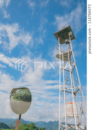 Fire watchtower and convex mirror [Summer] 118766073