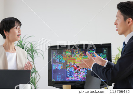 Businesswoman who noticed something her colleague said_1 118766485