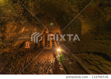 [Yamanashi Prefecture] Bat habitat of West Lake bat holes 118766536